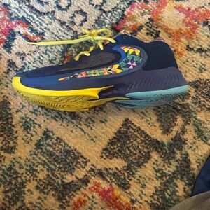 Nike zoom freak 4 SE. Kaleidoscope